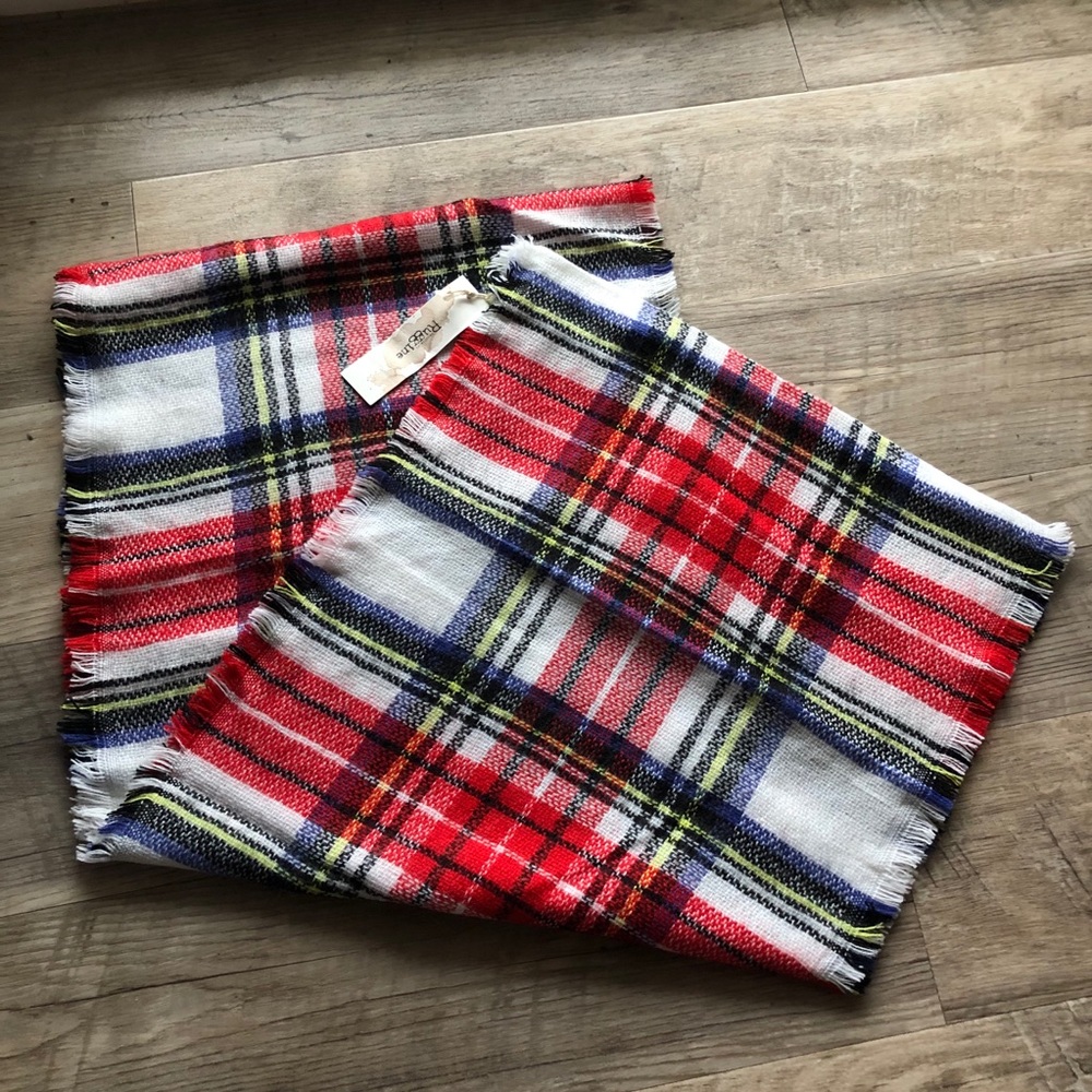 NWT Lightweight Cowl Scarf.
